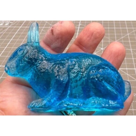 Mosser Glass Light Sea Blue Small Sitting Bunny Figure - Picture 4 of 5